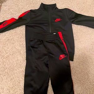 3T Boys Nike jogger set. only worn a few times